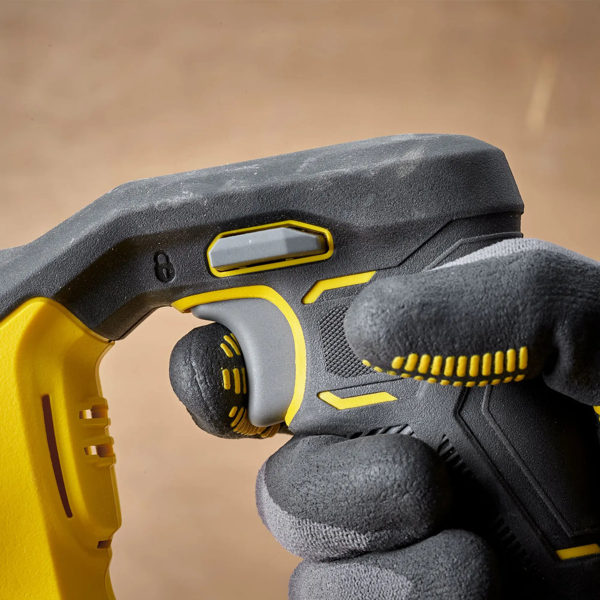 Sega Universale Stanley SFMCS300D2K-QW 20V 2Ah