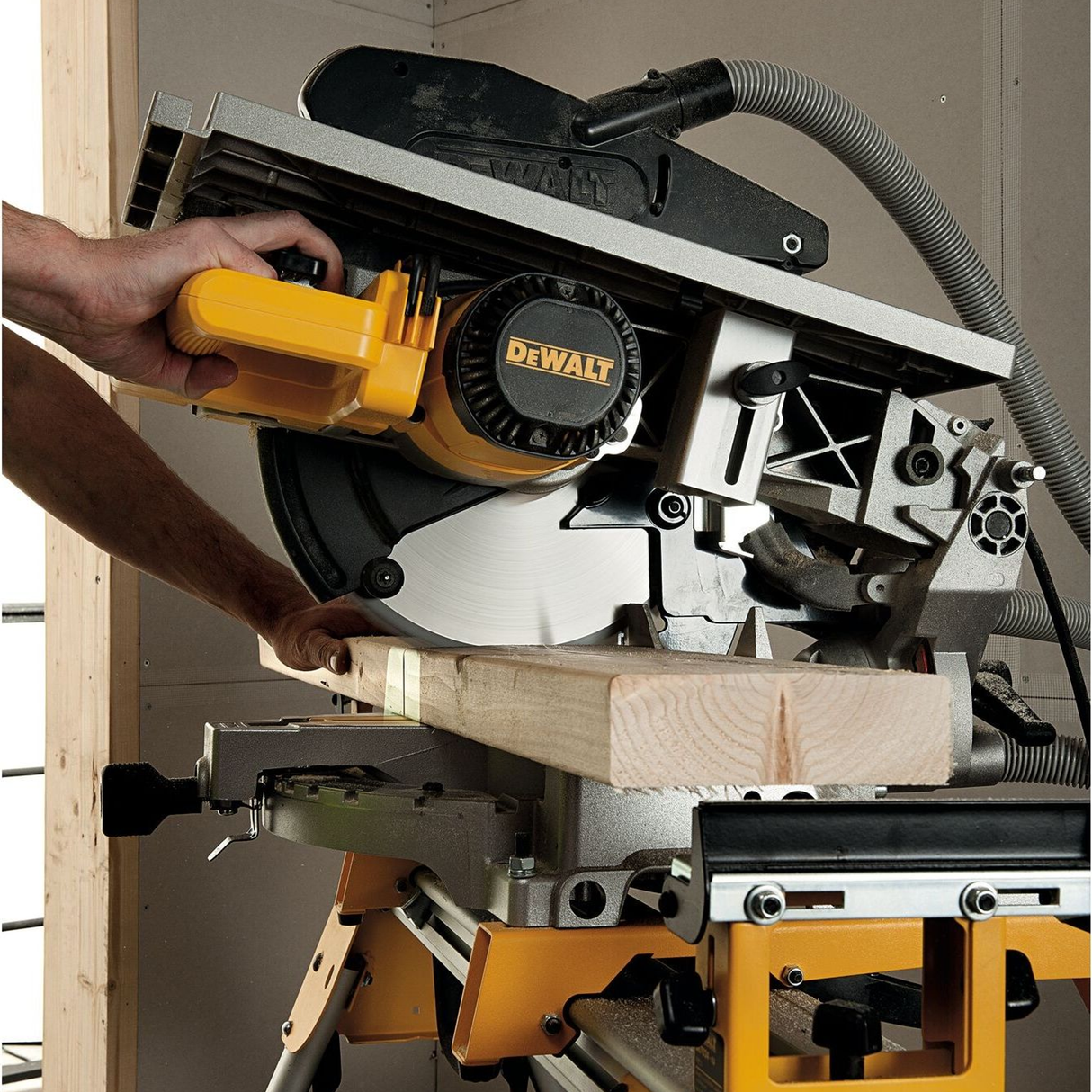 Troncatrice Dewalt D27113-QS 1600W