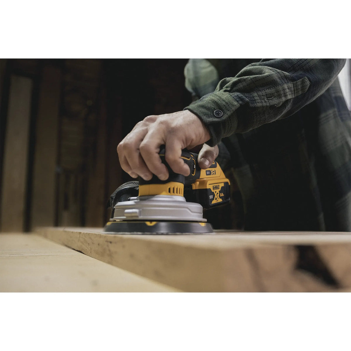 Levigatrice Eccentrica DEWALT DCW230NT 18V