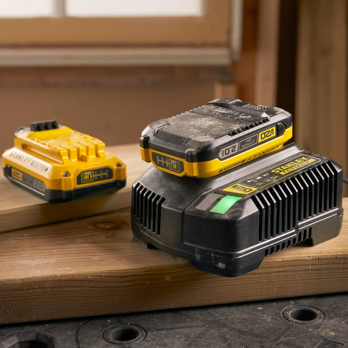 Kit Energy Stanley SFMCB12D2-QW 18V 2Ah