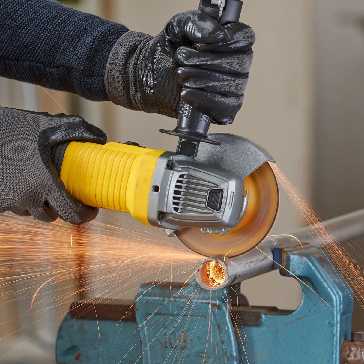 Haakse slijper Stanley FMEG210-QS 850W