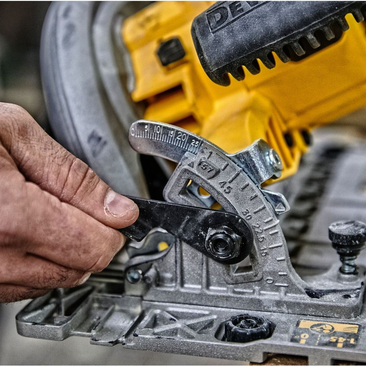 DWE576K-QS - Sega Circolare Dewalt DWE576K-QS 1600W - Immagine 5